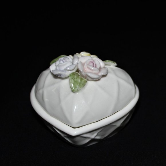 Pair of Millard Lister Ceramic Trinket Boxes | Heart Shaped Ring Box - Picture 8 of 16